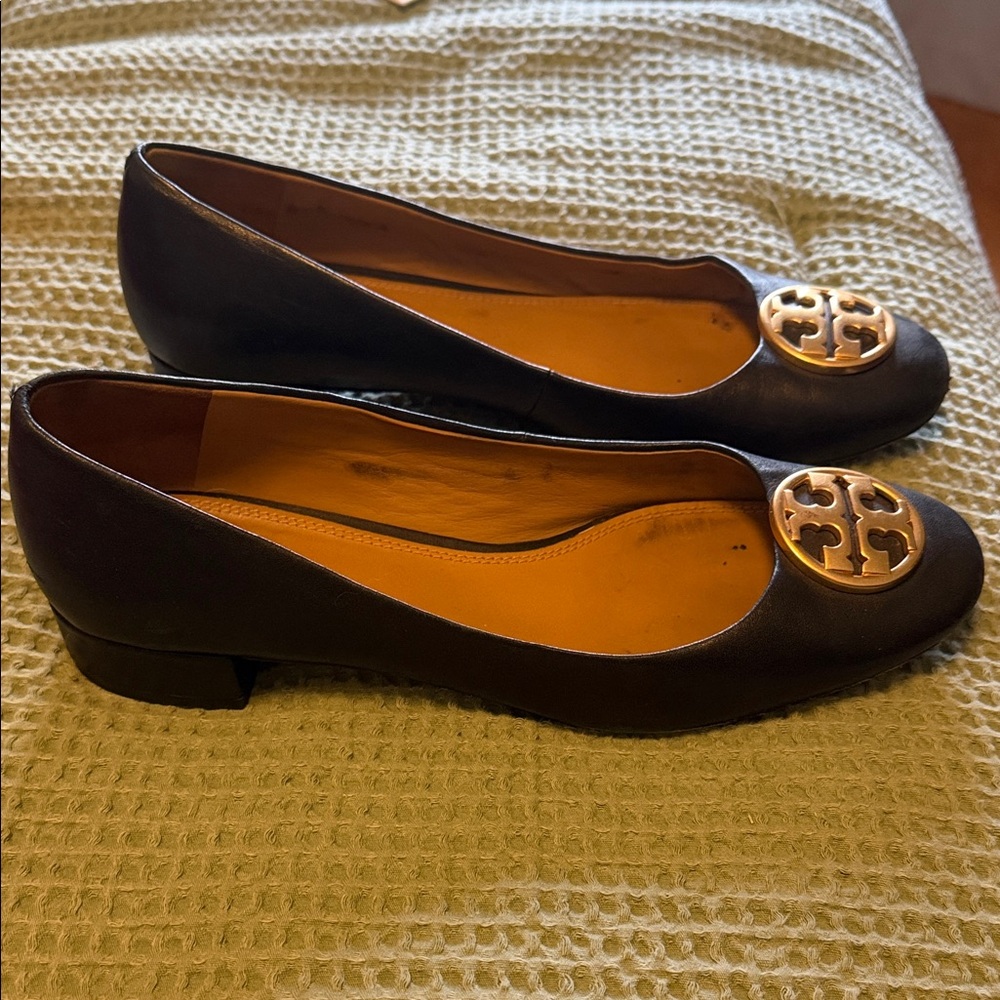 Tory Burch Black Leather Ballet Flats with Gold Logo Medallion - Picture 2 of 5